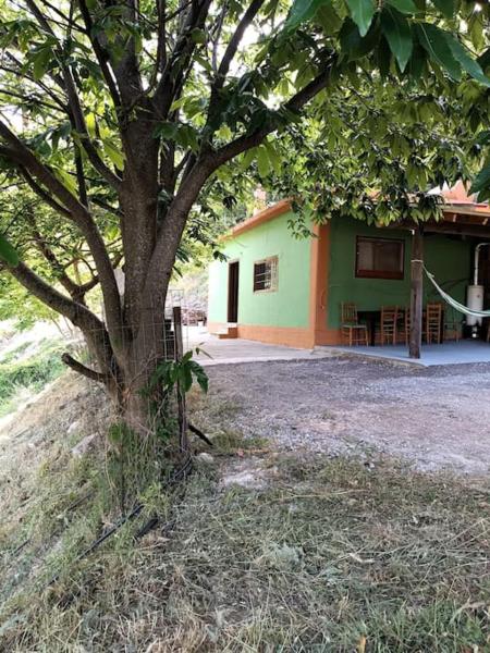 Na foto é possível ver o objeto Manganiari Springs Cabin Retreat localizado na cidade de Toriza.