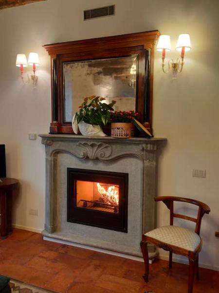 La photo montre l'objet Il Monsignore - Finnish WoodenJacuzzi and Stunning Lake Views situé dans la ville de Cernobbio.