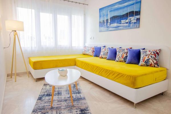 照片显示了位于Asprovalta市的Ilion Luxury Apartments物件。