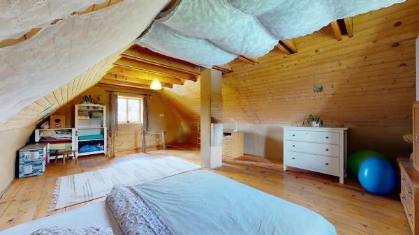 Nella foto è visibile l'oggetto Warm Grass House situato nella città di Devičie.