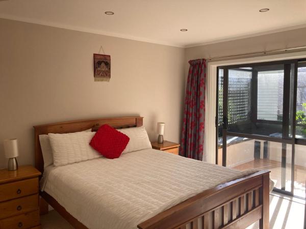 Joe & Mary's Comfy homestay room, Auckland