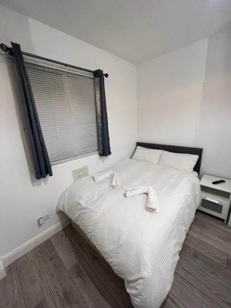 Cosy Self Contained Studio Flat - London, UK