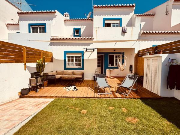 A la foto es mostra l'objecte Casa Matilda situat a la ciutat de Vila do Bispo.