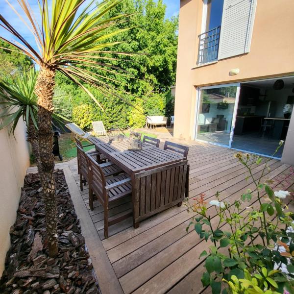 På billedet ses objektet Villa Isalia, proche Aix-en-Provence beliggende i byen Rousset.
