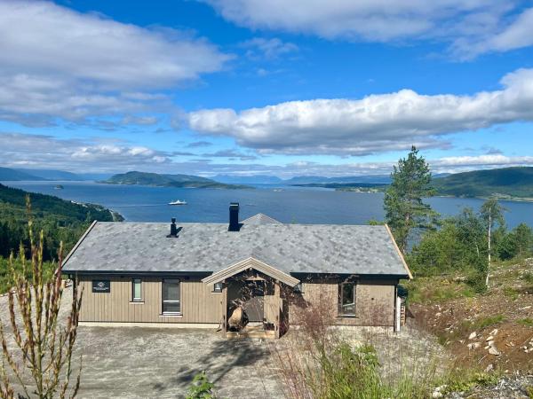 Op de foto is het object Fjord-Holiday-Lodge mit atemberaubendem Panorama te zien, gelegen in de stad Skalle.