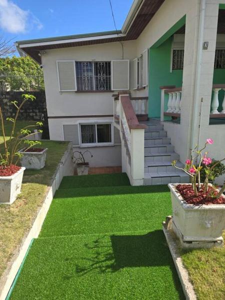 Nella foto è visibile l'oggetto FabJoy situato nella città di Bridgetown.