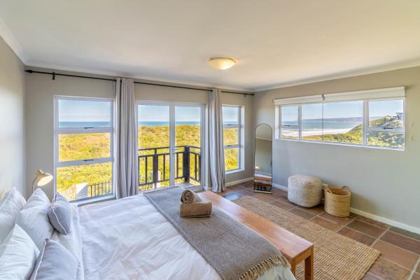 Na fotografii je vidět objekt Vista Villa, Ocean & Mountain Views, Fire Pit nacházející se ve městě Wilderness.