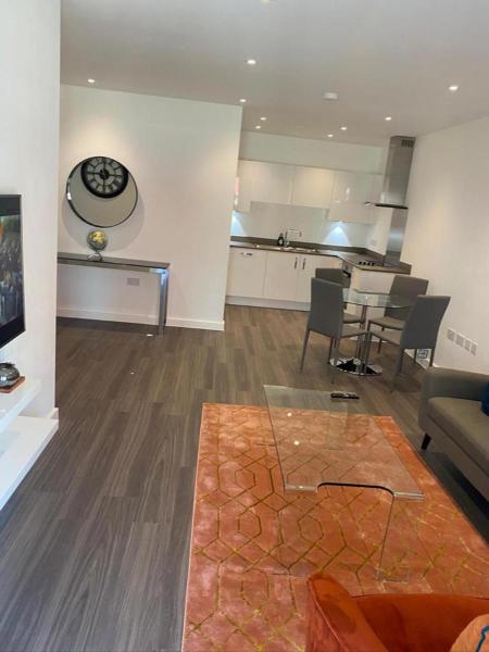 Inviting 4-bed Apartment In Dartford - Dartford