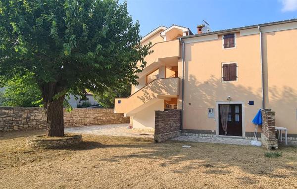 1 Bedroom Stunning Home In Bale - Bale
