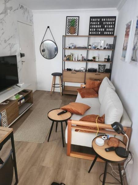The photo shows the apartamento estilo industrial located in the city of Suzano.
