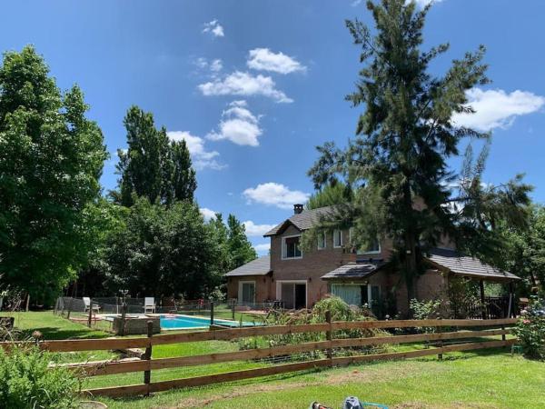 Nella foto è visibile l'oggetto Casa en barrio privado situato nella città di Pavón.