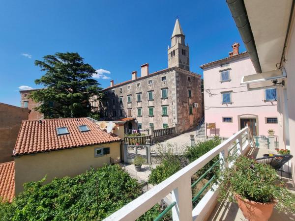 Apartment Branko With Terrace, Old Town Labin - Albona