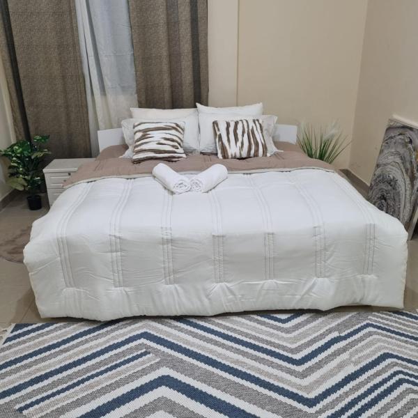 Στη φωτογραφία φαίνεται το αντικείμενο Escape to comfort properties που βρίσκεται στην πόλη Al Dhafra.