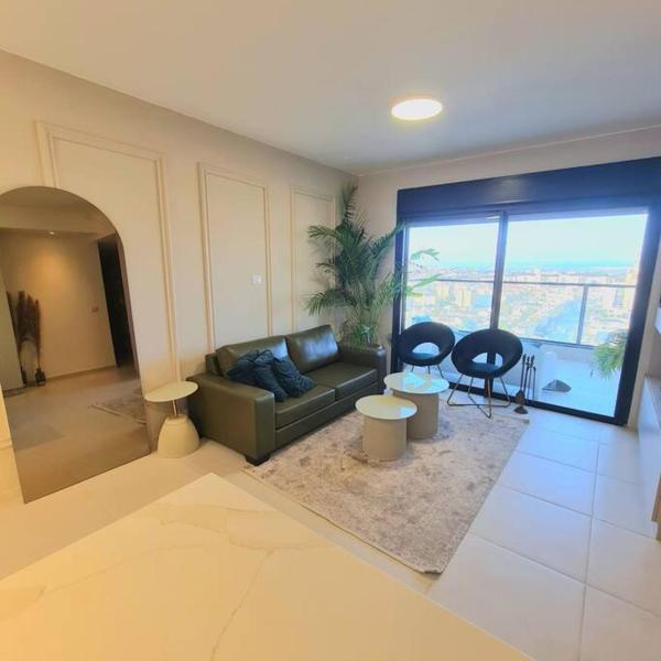 Στη φωτογραφία φαίνεται το αντικείμενο Grand House που βρίσκεται στην πόλη Qiryat Yam.