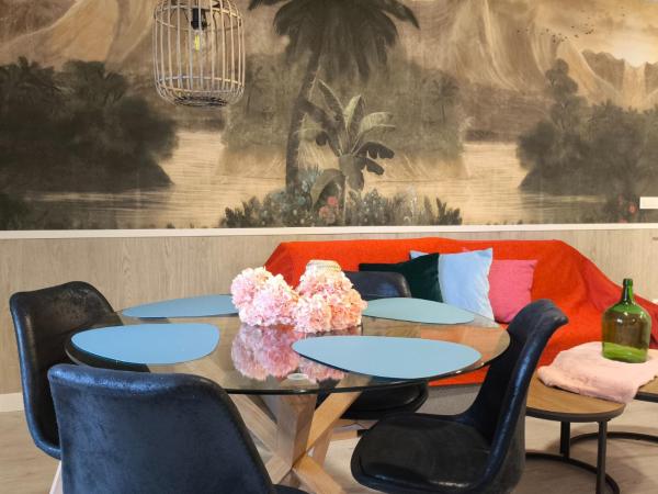 A la foto es mostra l'objecte Luxury Singular Apartments Orange situat a la ciutat de Teo.