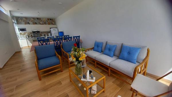 The photo shows the Hermosa Casa en Mollendo located in the city of Mejia.