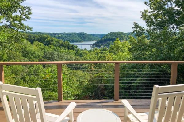 A la foto es mostra l'objecte Center Hill Couples Retreat Cabin Lake View, Deck situat a la ciutat de Sparta.