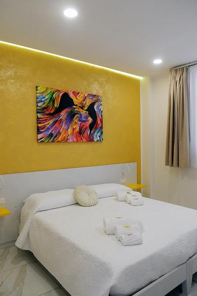 Na foto é possível ver o objeto B&B AIDA Rooms Cefalù localizado na cidade de Cefalù.