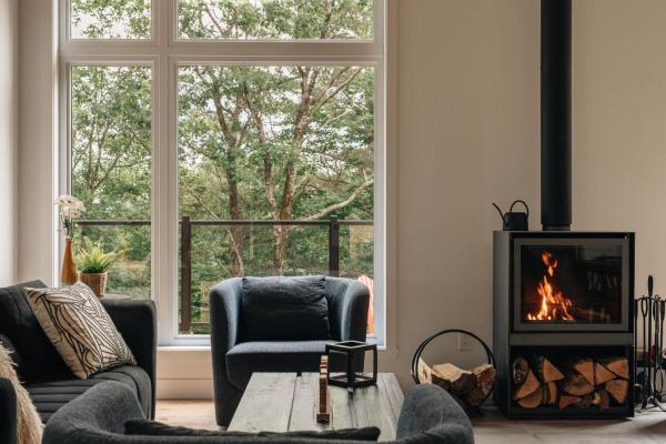 The photo shows the Chalet Elva Nature & SPA located in the city of Sainte Béatrix.