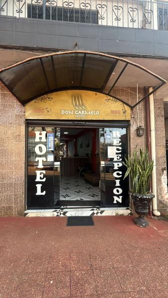 Na zdjęciu widoczny jest obiekt Don Carmelo Hotel położony w mieście Ciudad del Este.