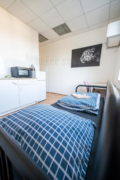 Snug room close to metro Palmovka, Прага