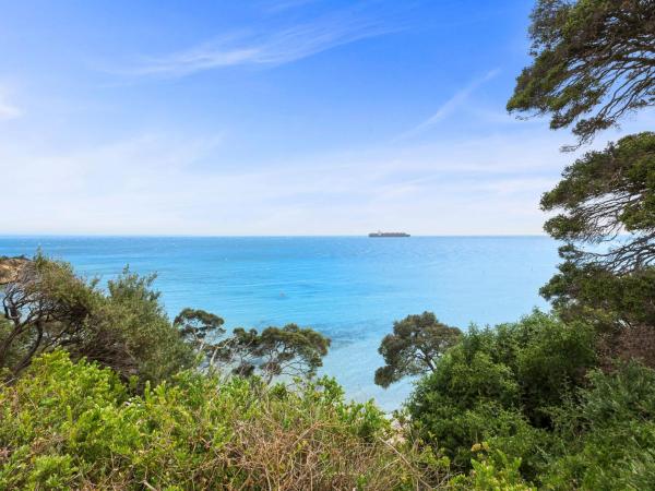 Nella foto è visibile l'oggetto Fishermans Beach Cliff Top situato nella città di Portsea.