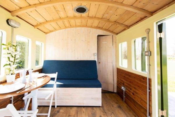 Zdjęcie 6: Unique & Comfy Remodelled Railway Carriage