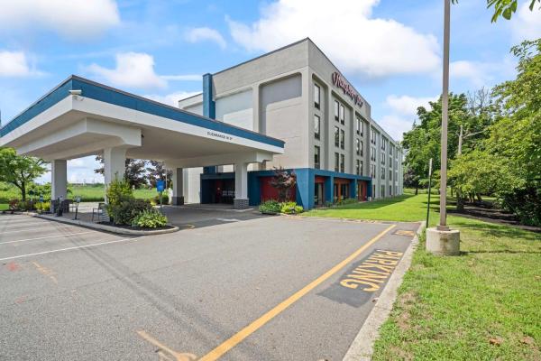 Nella foto è visibile l'oggetto Hampton Inn Ridgefield Park situato nella città di Ridgefield.