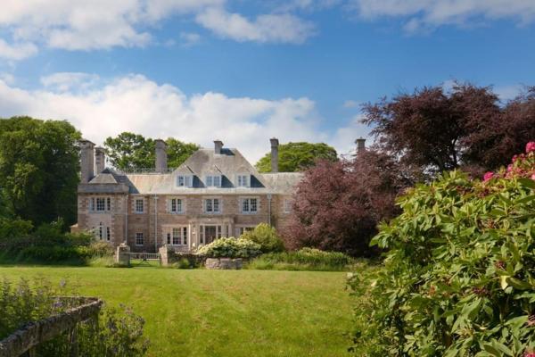 Idyllic 12 Bedroom Country Home - Findhorn