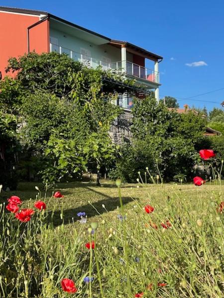 A la foto es mostra l'objecte Apartman Danica situat a la ciutat de Kastav.