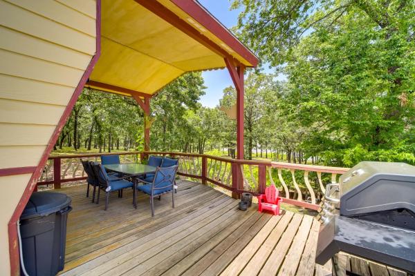 Na fotografii je vidět objekt Pet-Friendly McAlester Home with Lake Eufaula Access nacházející se ve městě McAlester.