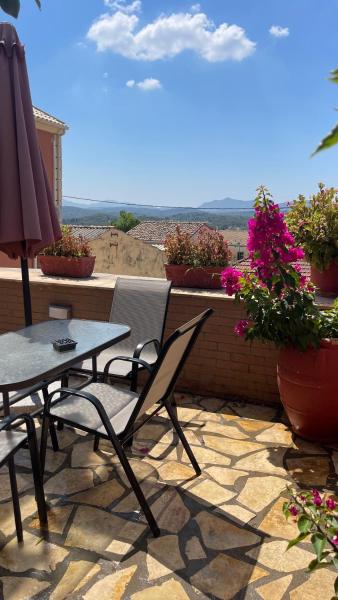 På billedet ses objektet Lori House in Corfu. Feel like your home beliggende i byen Skriperón.