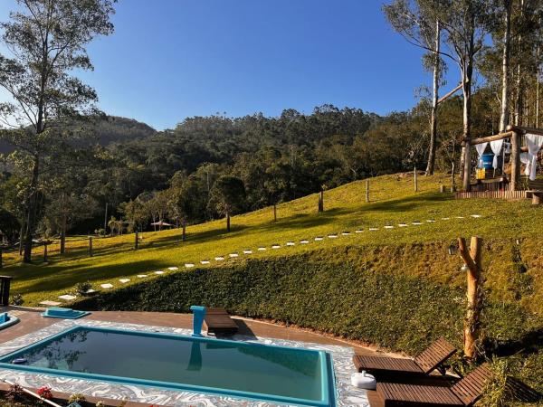 A la foto es mostra l'objecte Chapahalls situat a la ciutat de Jacinto Machado.