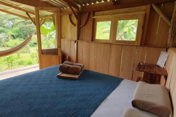 Na zdjęciu widoczny jest obiekt Amys Gästehaus, Permakultur Finca in Puntarenas, Canton de Osa położony w mieście Piedras Blancas.