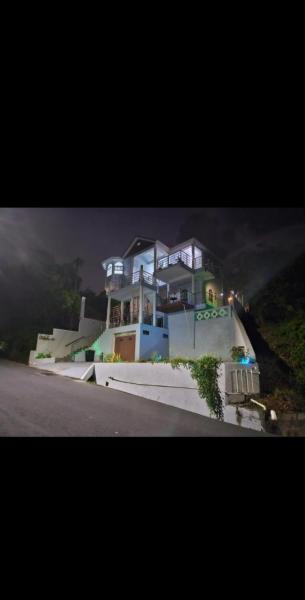 Na zdjęciu widoczny jest obiekt La Bwizan Apts #1 położony w mieście Sapphire.