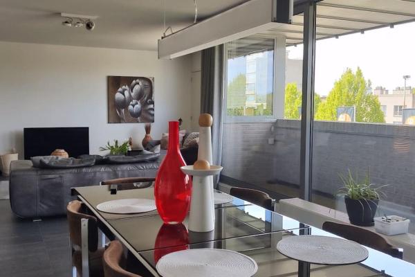 Na zdjęciu widoczny jest obiekt Schitterende loft met gratis parking, vlakbij Antwerpen położony w mieście Schoten.