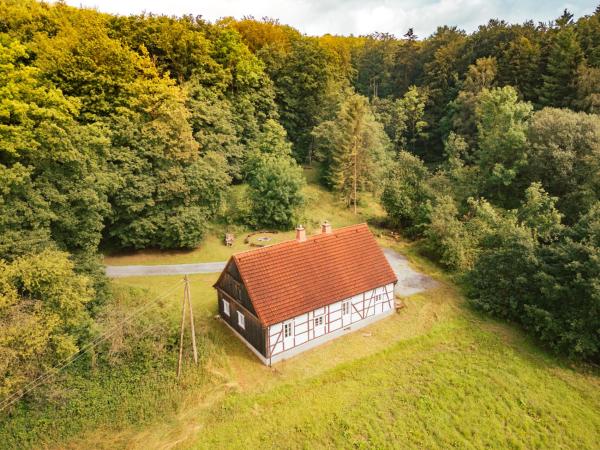På billedet ses objektet Altes Forsthaus am Waldrand beliggende i byen Lichtenau.