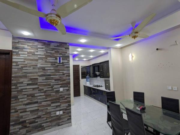 På bildet vises objektet Elegant 4BR Villa - Bahria Town's Finest Retreat! som ligger i byen Karachi.