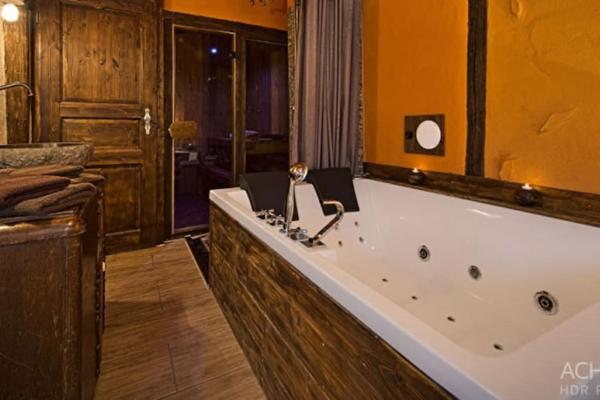 A la foto es mostra l'objecte Ferienhaus-Sauna Pool Whirlpool situat a la ciutat de Grimma.