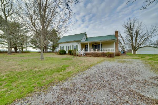 A la foto es mostra l'objecte Peaceful Hazel Cottage with Deck and Yard! situat a la ciutat de Buchanan.