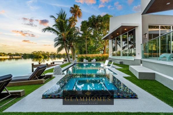 Waterfront Luxury Villa - Glamhomes - Floride