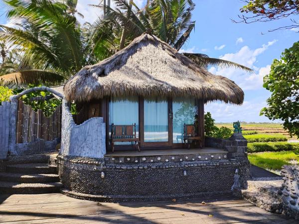 På billedet ses objektet Beachfront Villa Nixie and the Sea Tabanan beliggende i byen Tabanan.