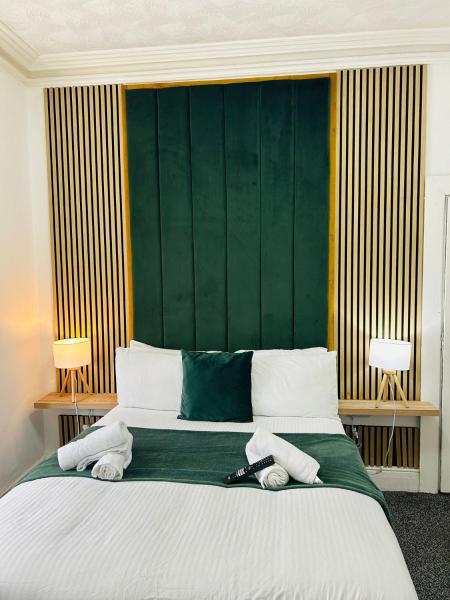 På billedet ses objektet Tropical Heaven By Luxe Holiday Accommodation beliggende i byen Blackpool.