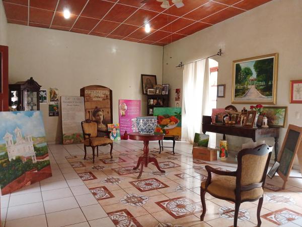 På billedet ses objektet Casa y Galeria de arte, Suchitoto beliggende i byen Suchitoto.