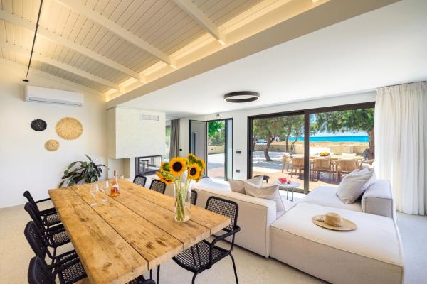 På bildet vises objektet Sunset Beach House, Villa Only 50m from the Beach som ligger i byen Stavrós.