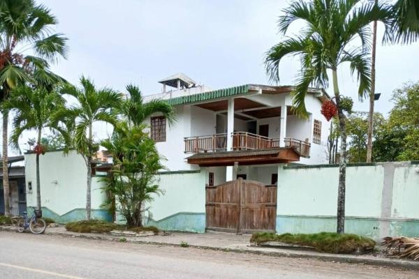 На фото показан объект Casa 2 pisos cerca de la playa, расположенный в городе Санта-Элена.
