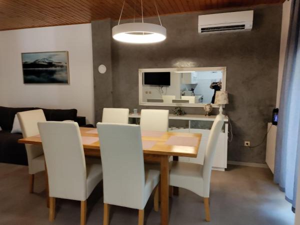 A la foto es mostra l'objecte Apartman Bulić situat a la ciutat de Glavani.