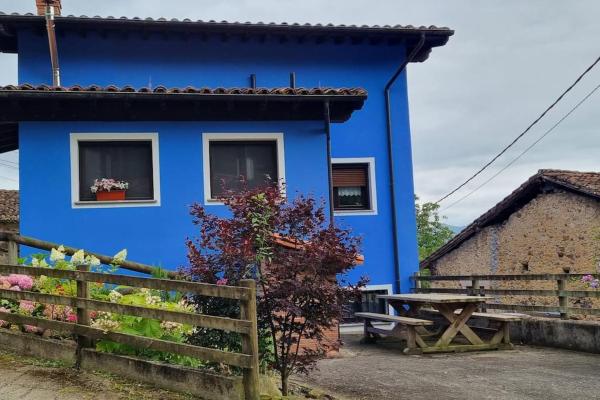 A la foto es mostra l'objecte La Casa Azul situat a la ciutat de Perlleces.