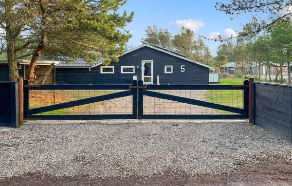 La photo montre l'objet Holiday Home Bjergbovej Blåvand Ab situé dans la ville de Blåvand.