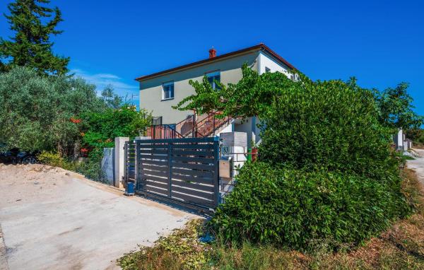 Na fotografii je vidět objekt Beautiful Apartment In Galizana nacházející se ve městě Galižana.